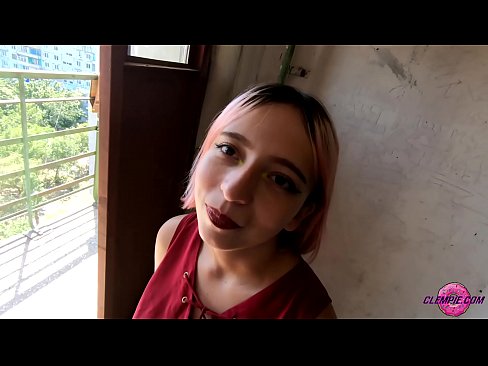 ❤️ شاگرد سينوئل چوسي ٿو هڪ اجنبي کي ٻاهر جي پوئتي ۾ - هن جي منهن تي ☑